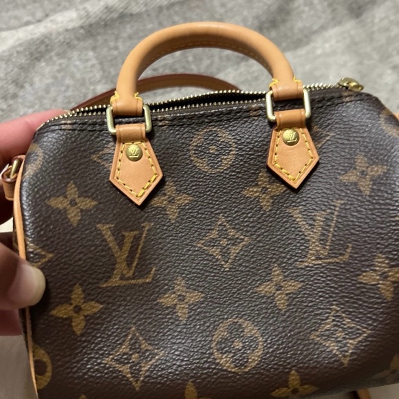Louis Vuitton Mini Brown Monogram Bag

Speedy Nano! - Picture 4 of 10